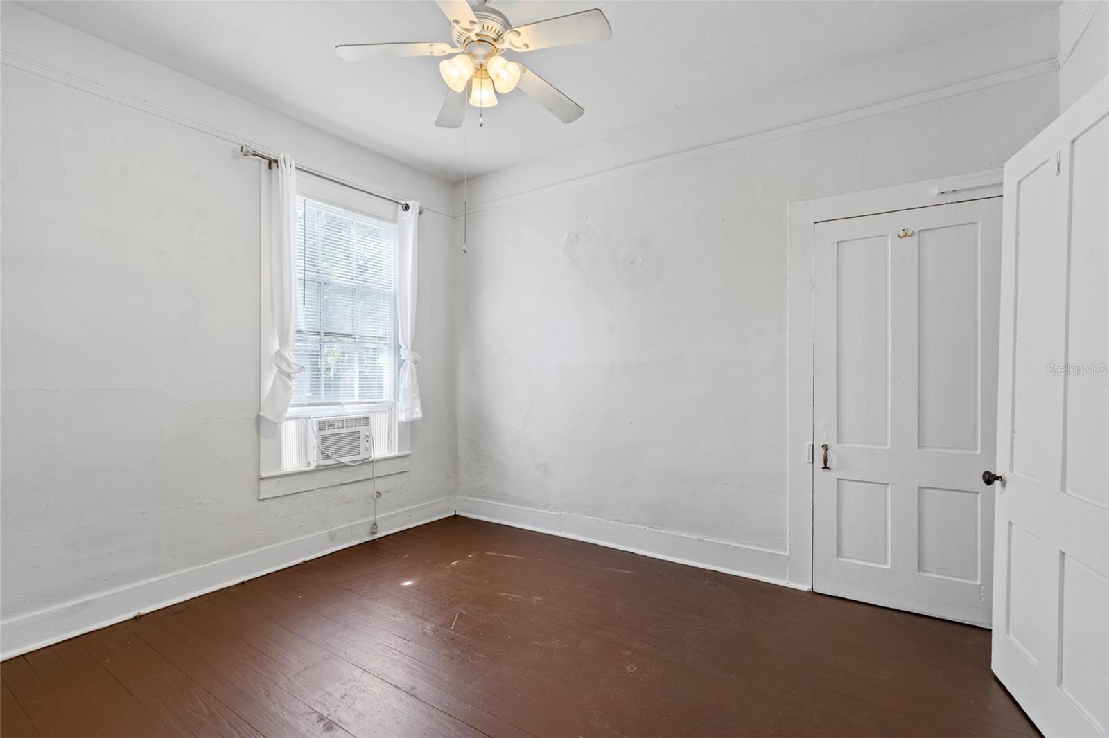 Image 7 of 39 For 232 4th Avenue