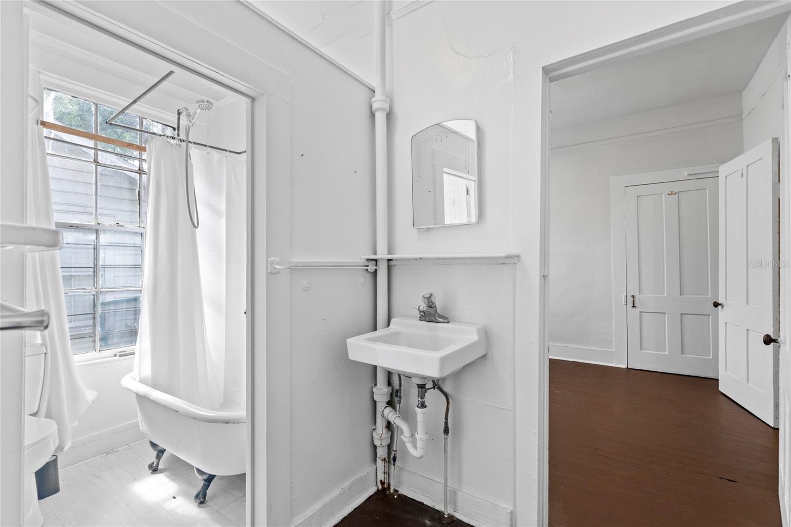 Image 9 of 39 For 232 4th Avenue