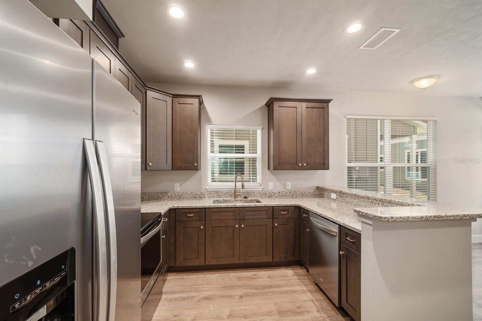 Image 5 of 42 For 622 3rd Avenue 2