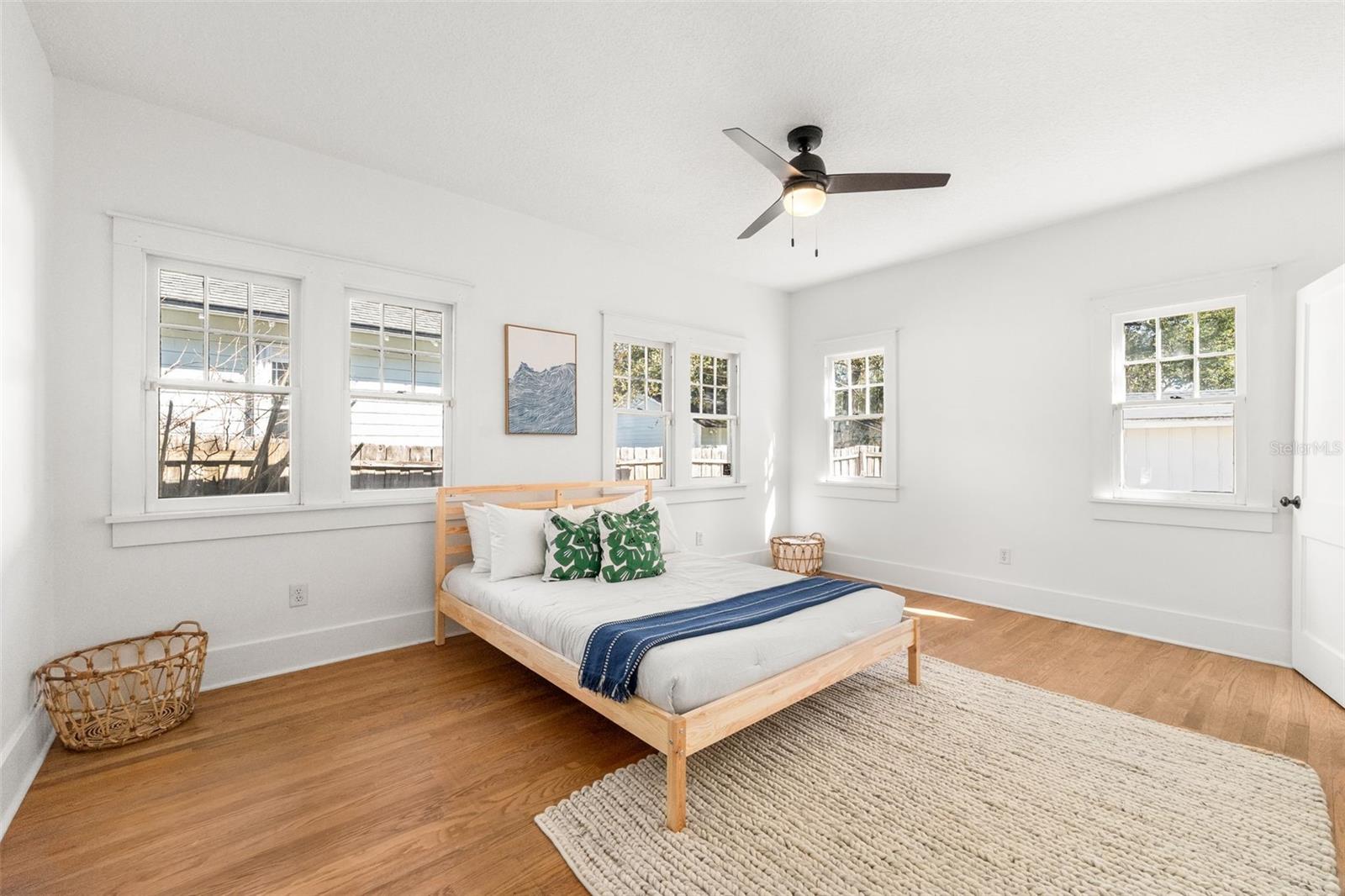 Image 11 of 30 For 3578 Herschel Street