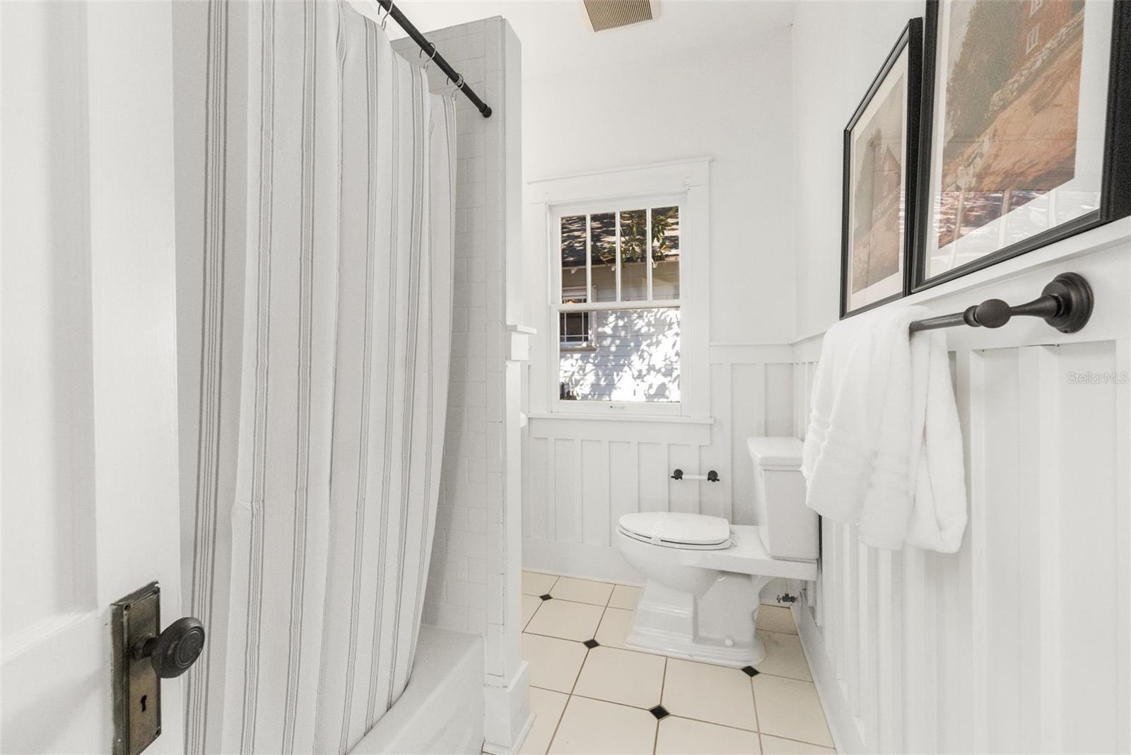 Image 18 of 30 For 3578 Herschel Street