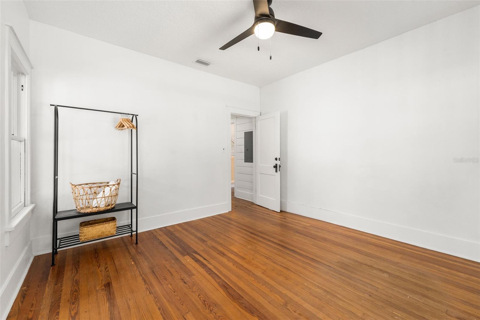 Image 21 of 30 For 3578 Herschel Street