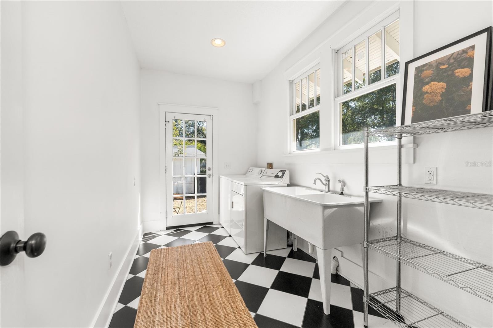 Image 22 of 30 For 3578 Herschel Street