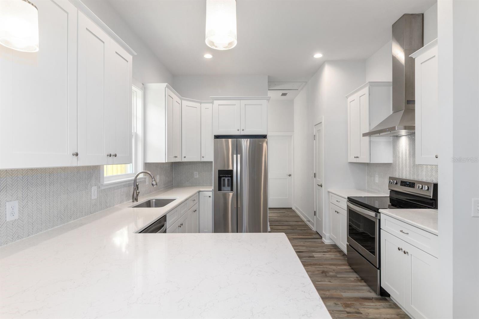 Image 4 of 8 For 420 1st Street