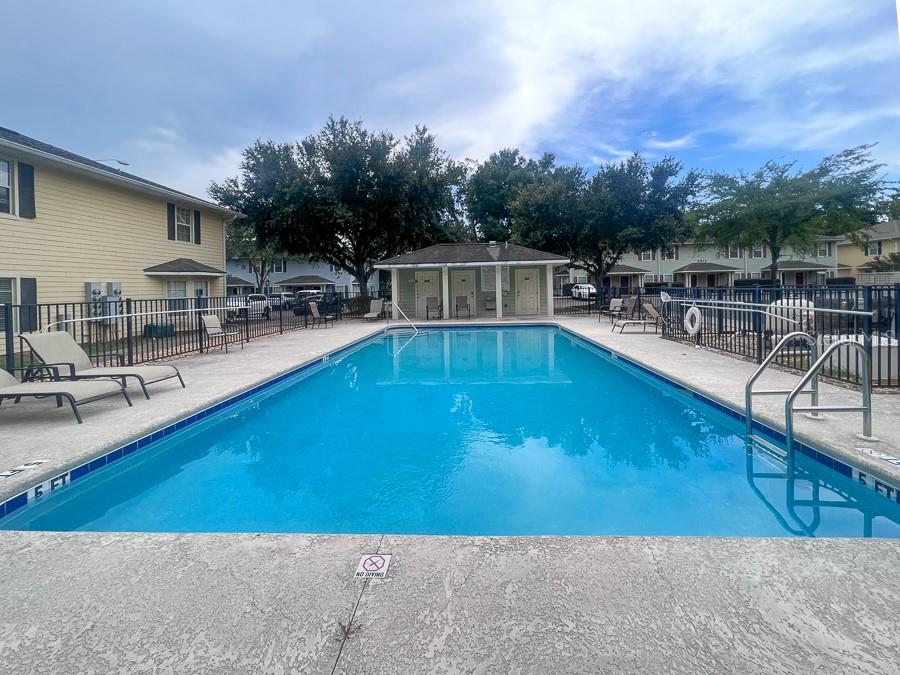 Image 28 of 29 For 2972 35th Place 84