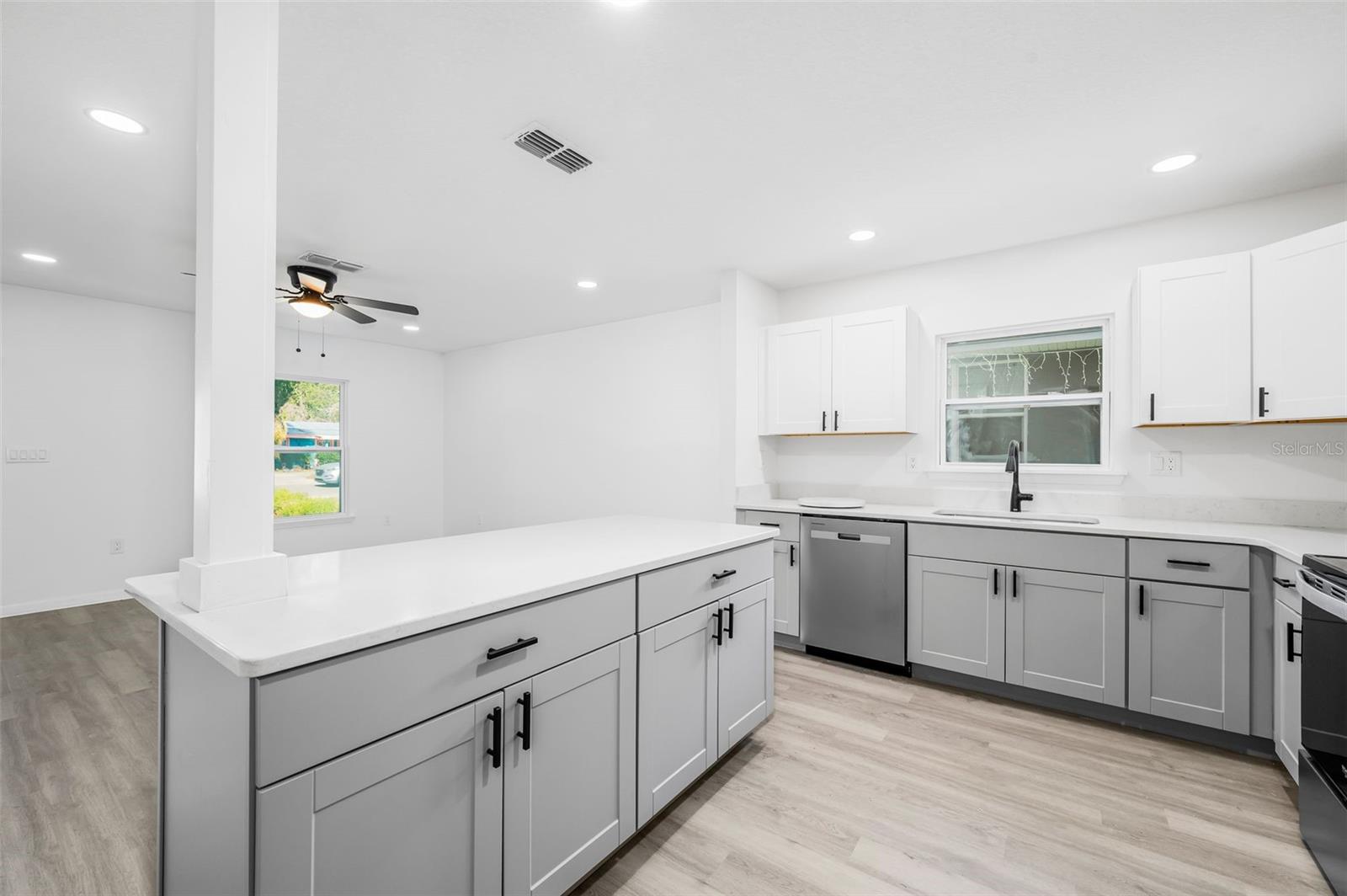 Image 9 of 35 For 1523 1st Avenue