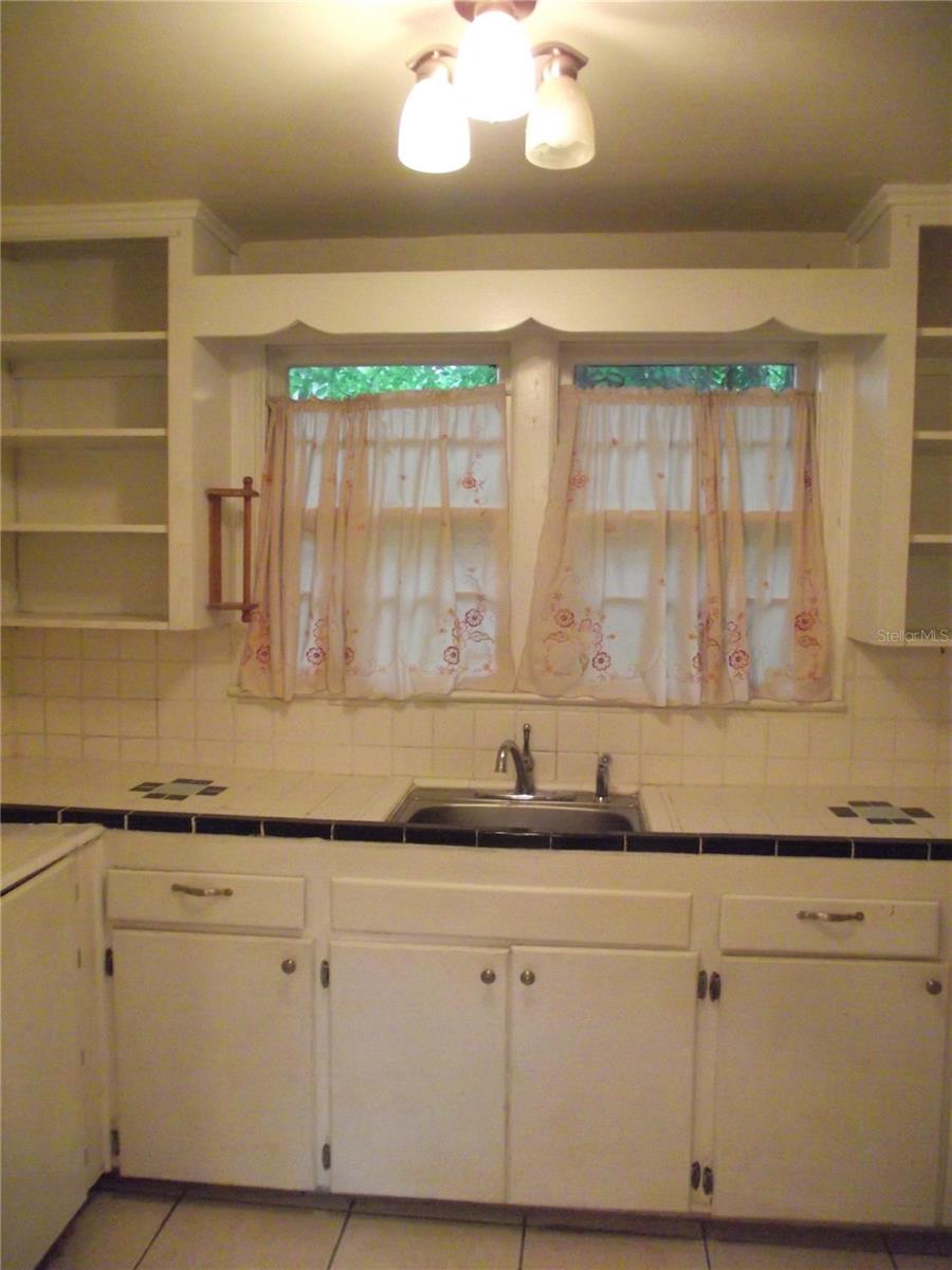 Image 2 of 6 For 820 24th Avenue