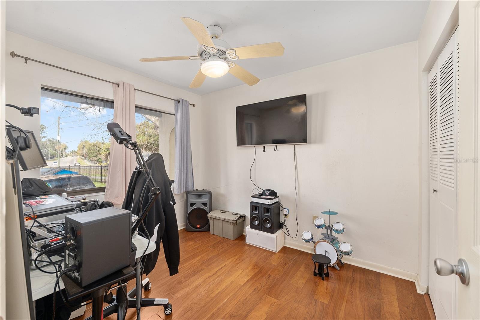 Image 23 of 42 For 2735 35th Place 801