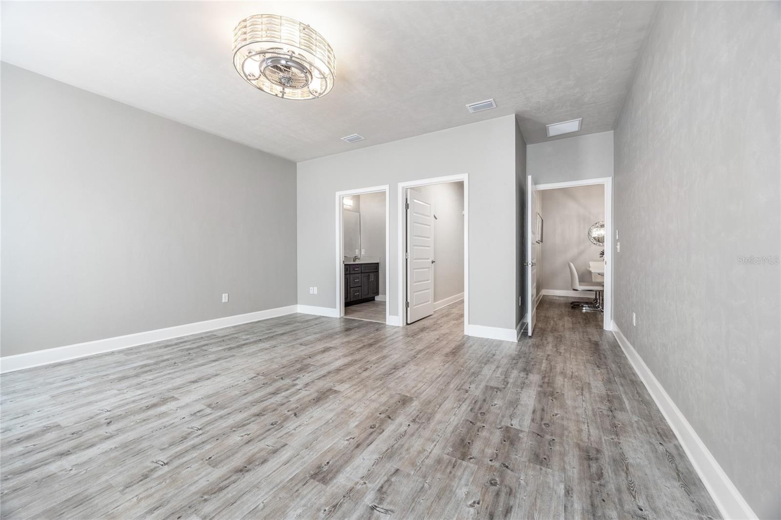 Image 18 of 49 For 12945 12 Road