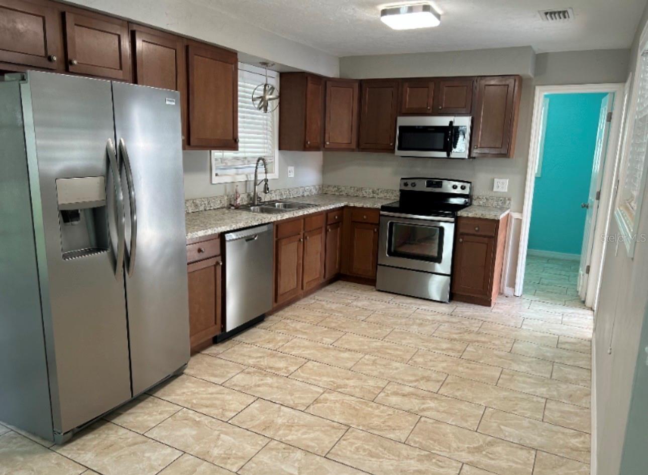 Image 2 of 7 For 1431 42nd Place