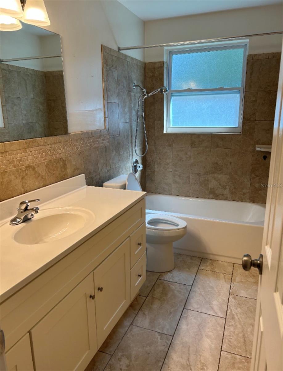 Image 5 of 7 For 1431 42nd Place