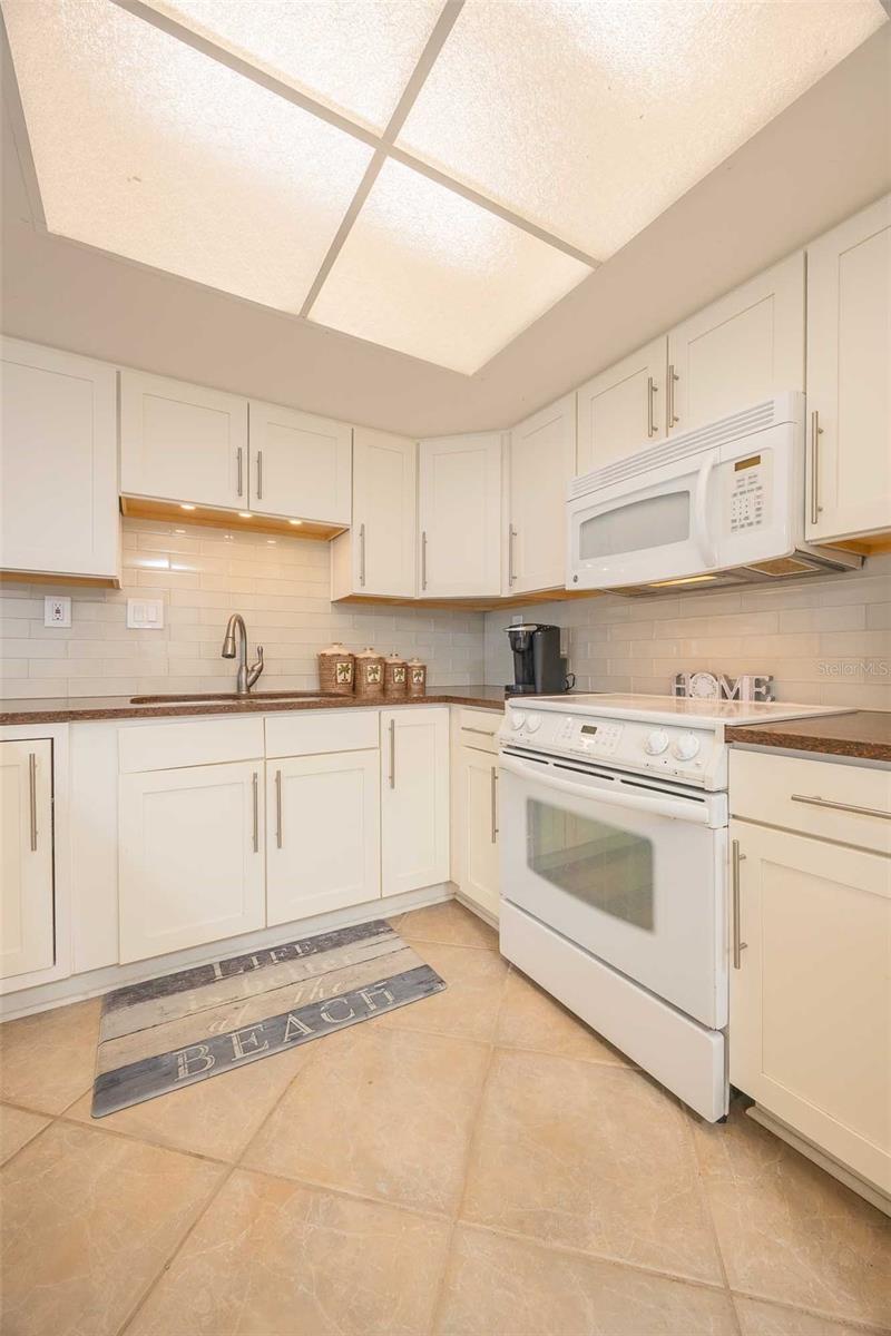 Image 8 of 29 For 8000 A1a  505