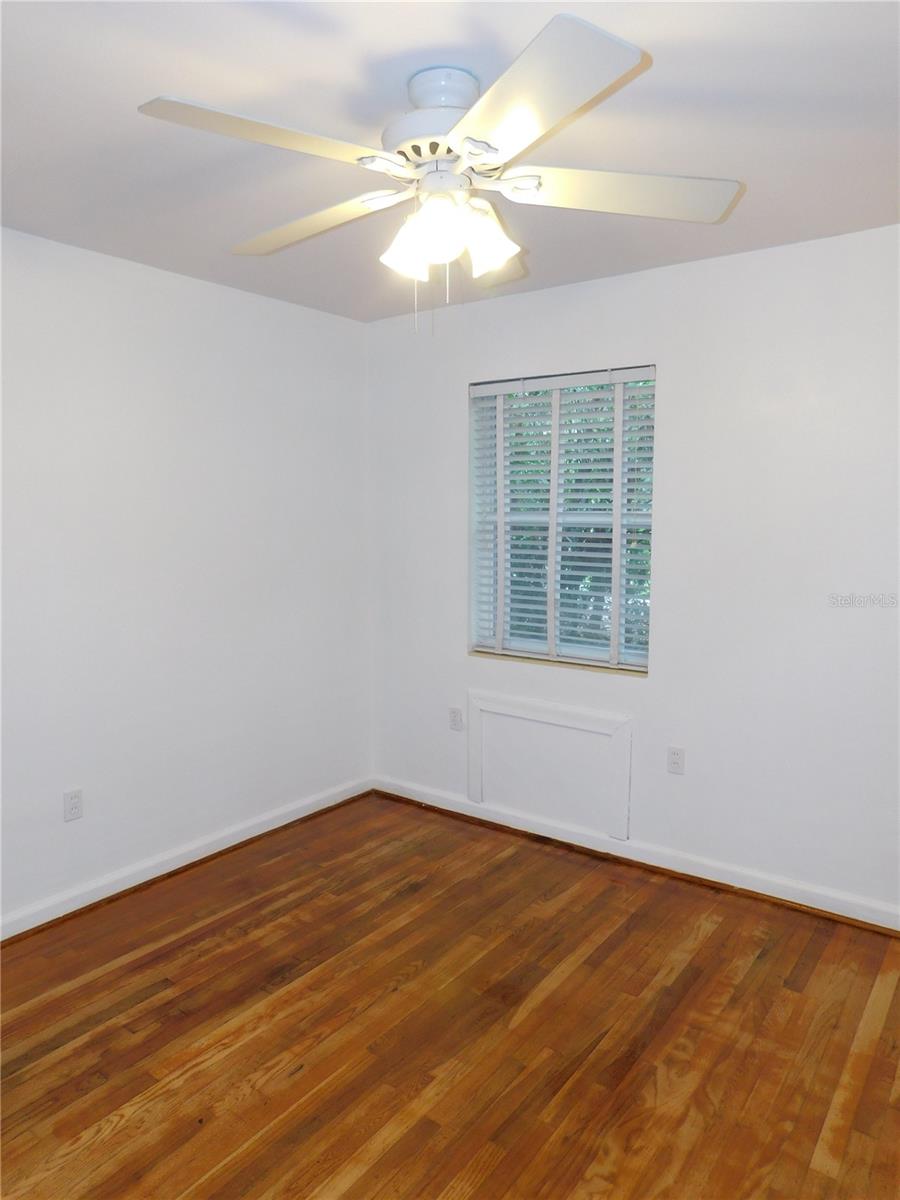 Image 16 of 24 For 118 35th Terrace