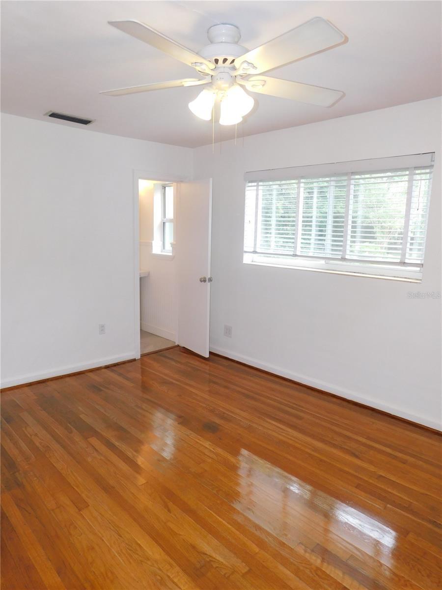 Image 20 of 24 For 118 35th Terrace