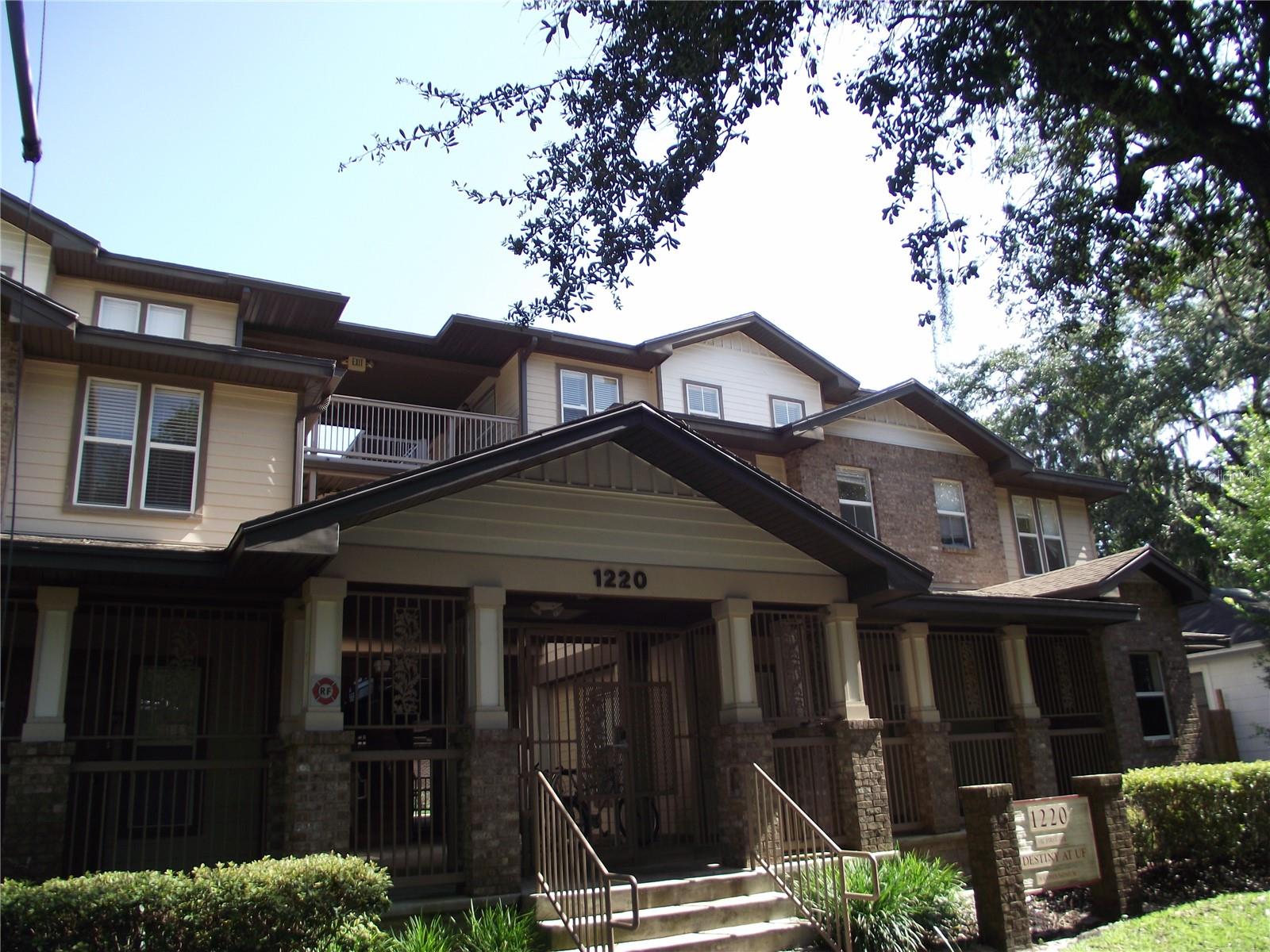 Image 3 of 19 For 1220 1st Avenue 211