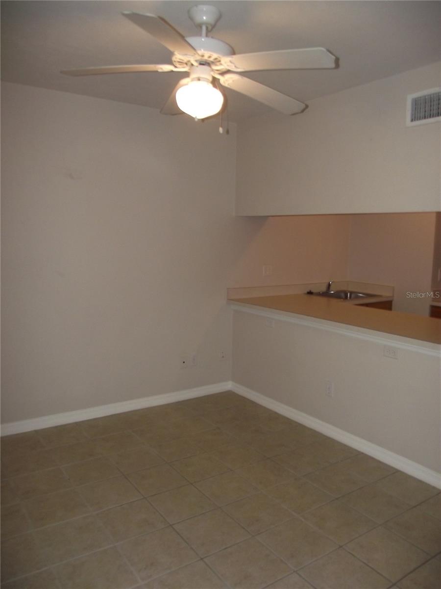 Image 8 of 19 For 1220 1st Avenue 211