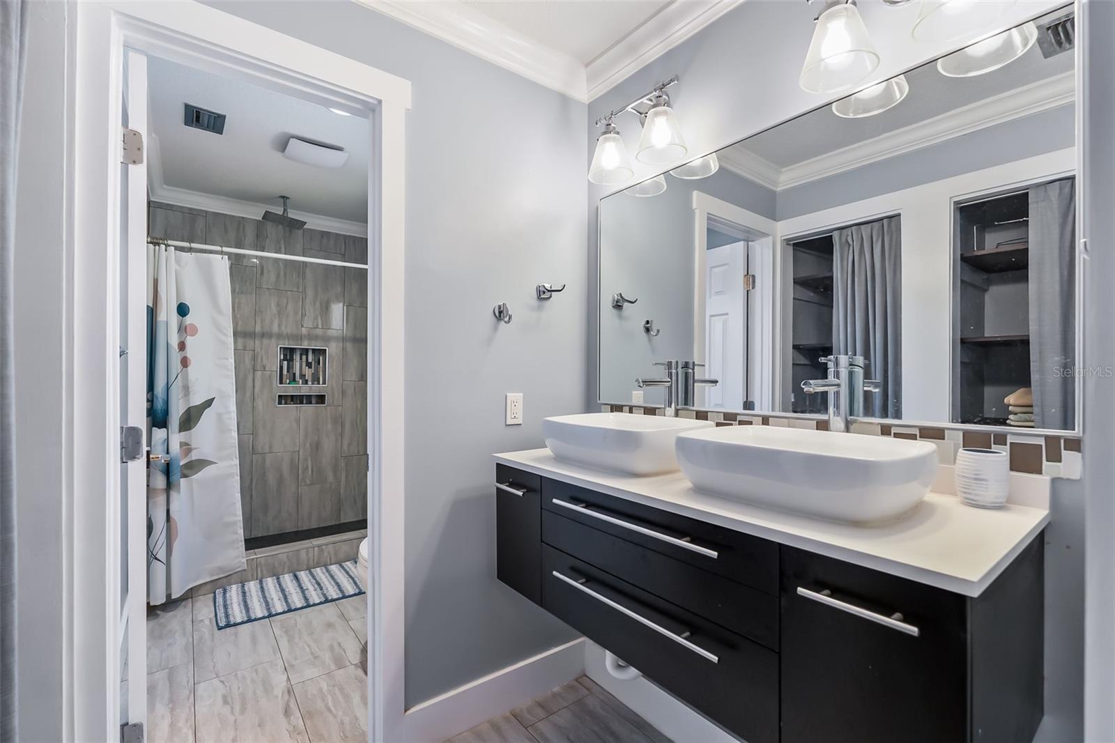 Image 25 of 47 For 102 Thicket Lane