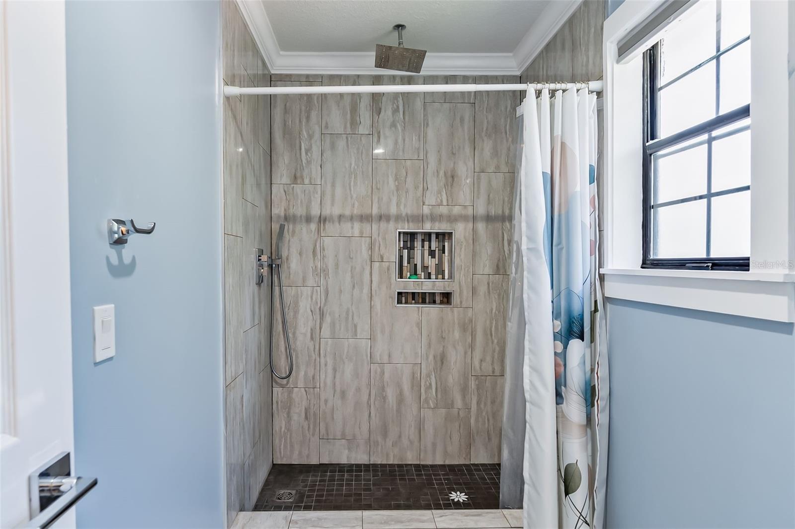 Image 26 of 47 For 102 Thicket Lane