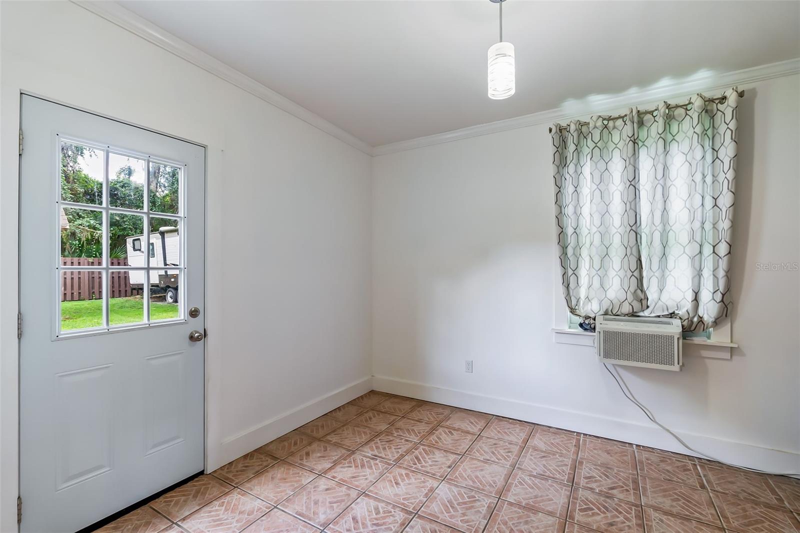 Image 30 of 47 For 102 Thicket Lane