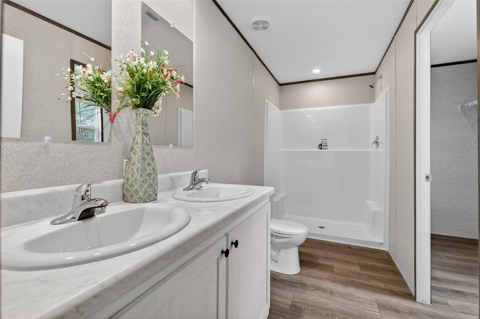 Image 17 of 74 For 419 Lily Trail