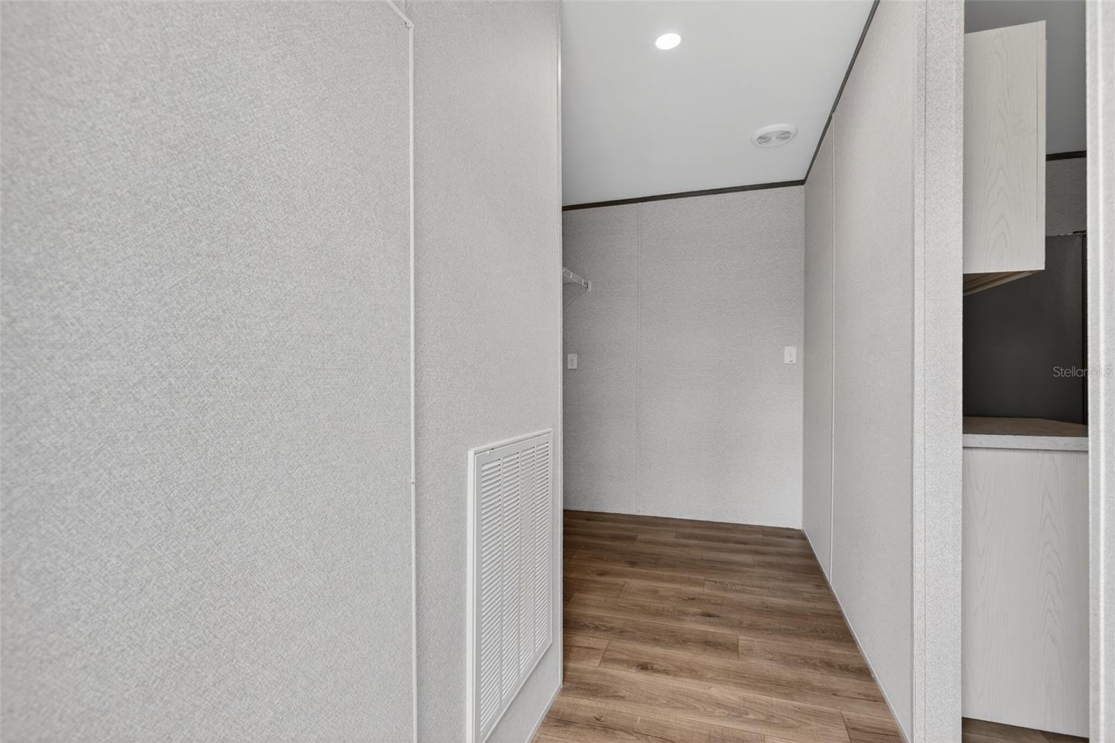 Image 23 of 74 For 419 Lily Trail