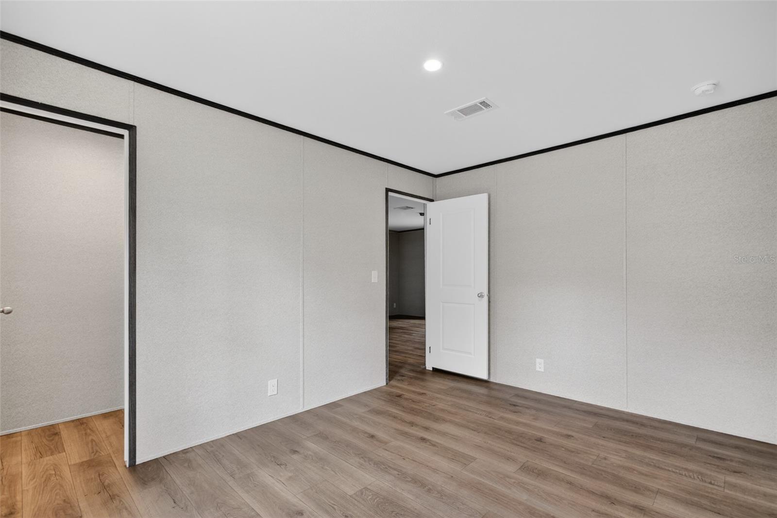 Image 33 of 74 For 419 Lily Trail