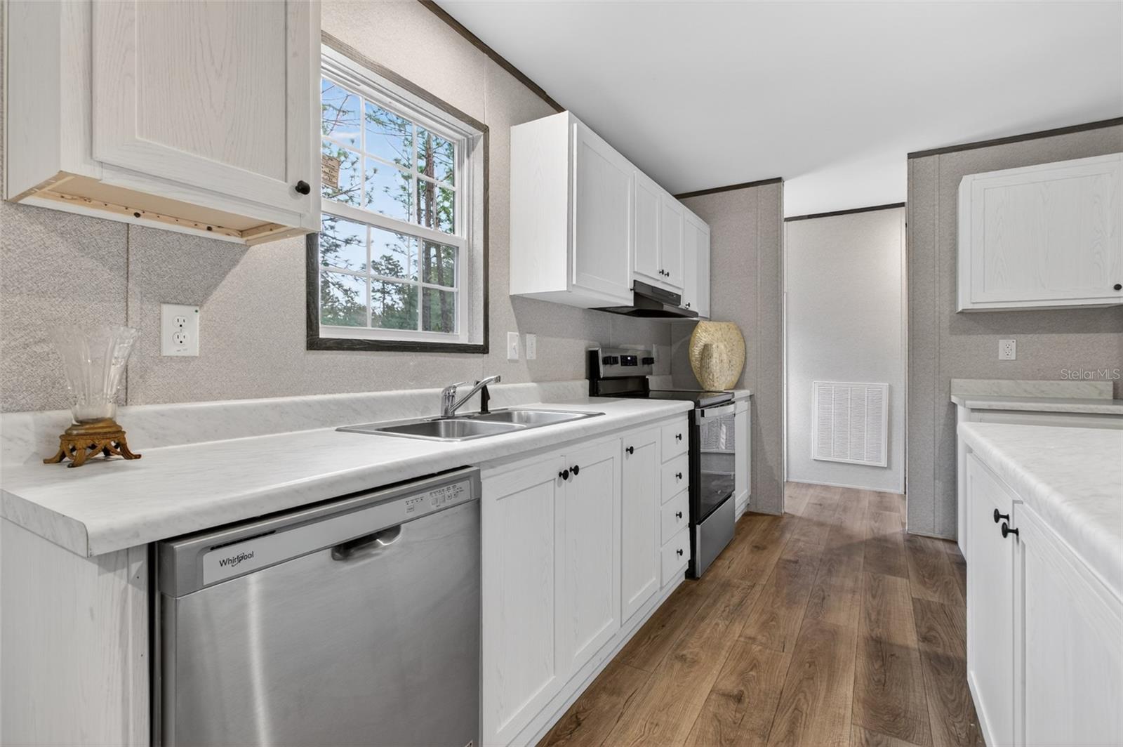 Image 7 of 74 For 419 Lily Trail