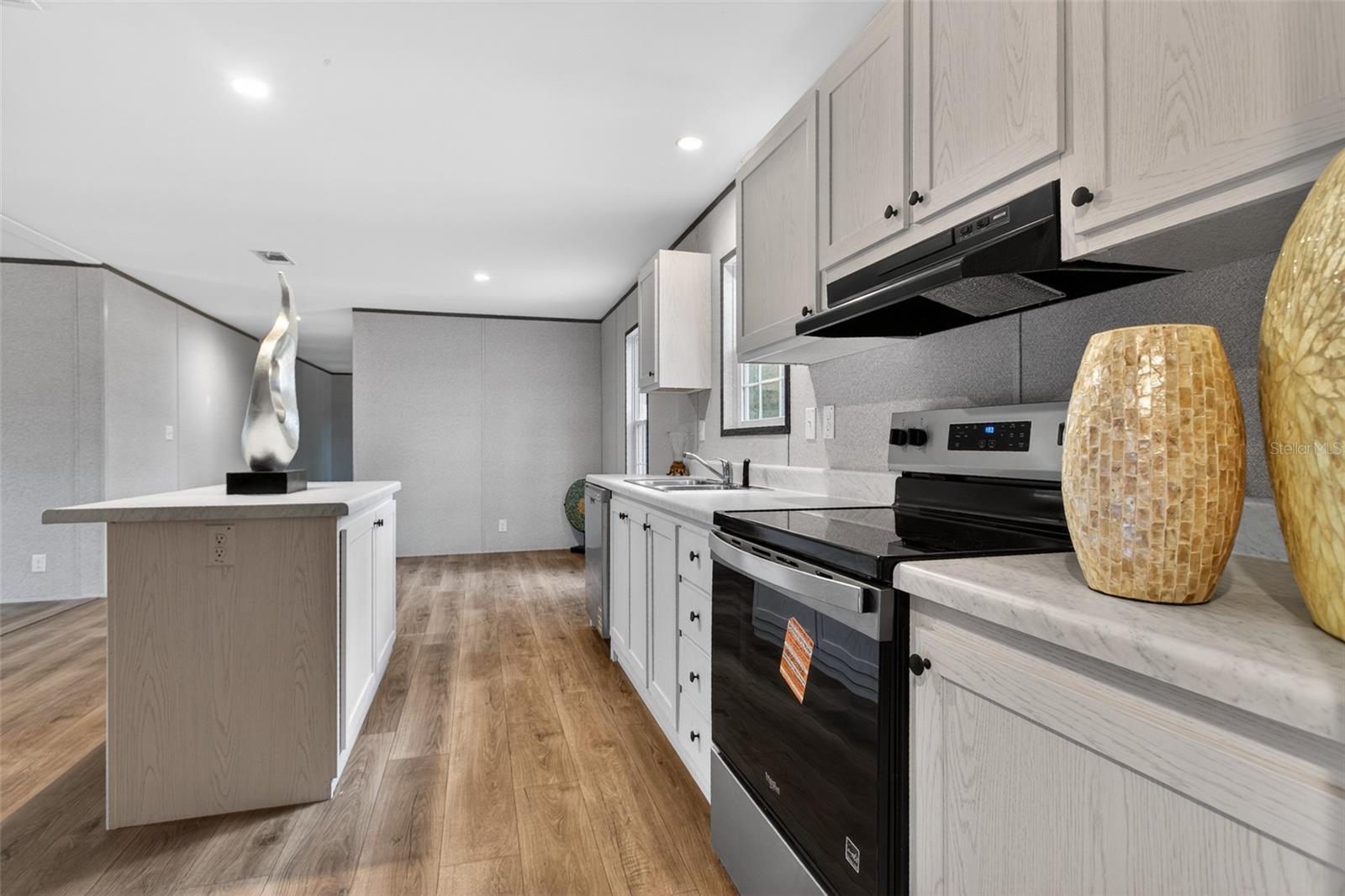 Image 8 of 74 For 419 Lily Trail