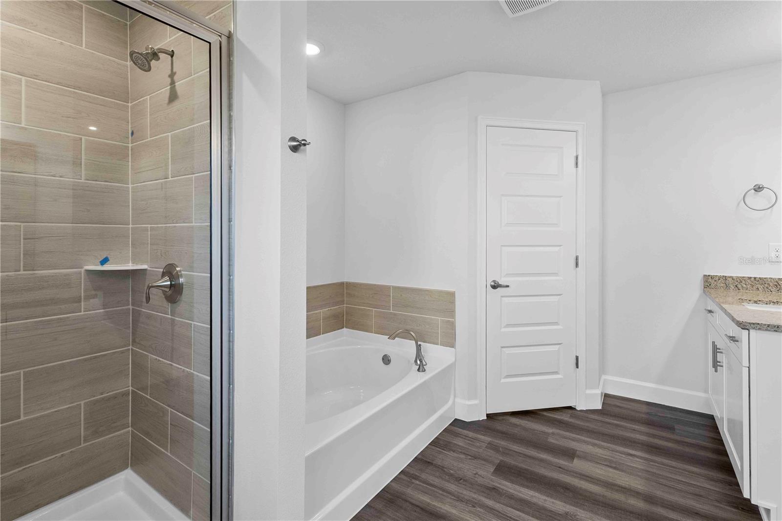 Image 13 of 44 For 483 Bellflower Drive