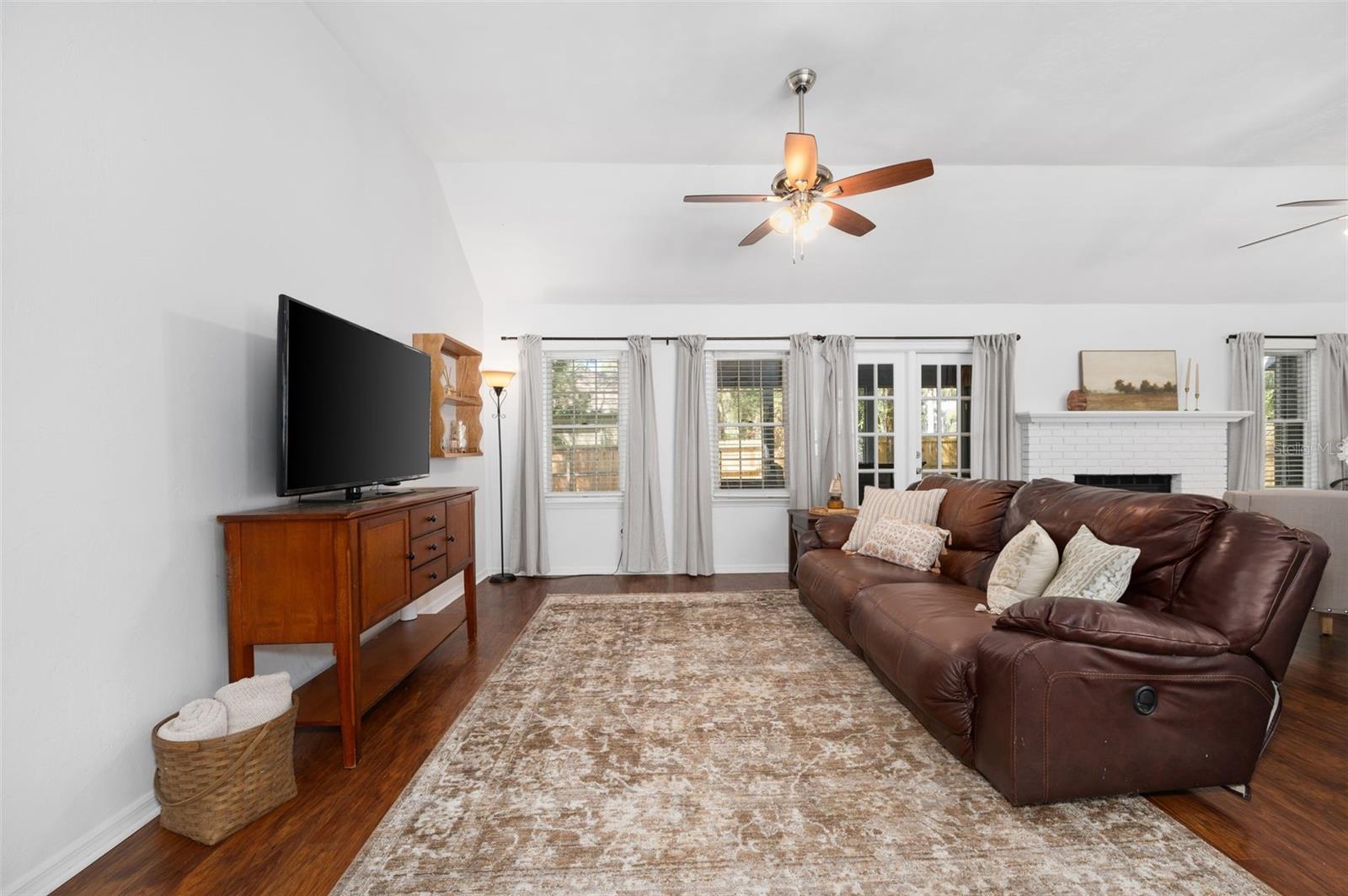Image 6 of 41 For 5326 83rd Terrace