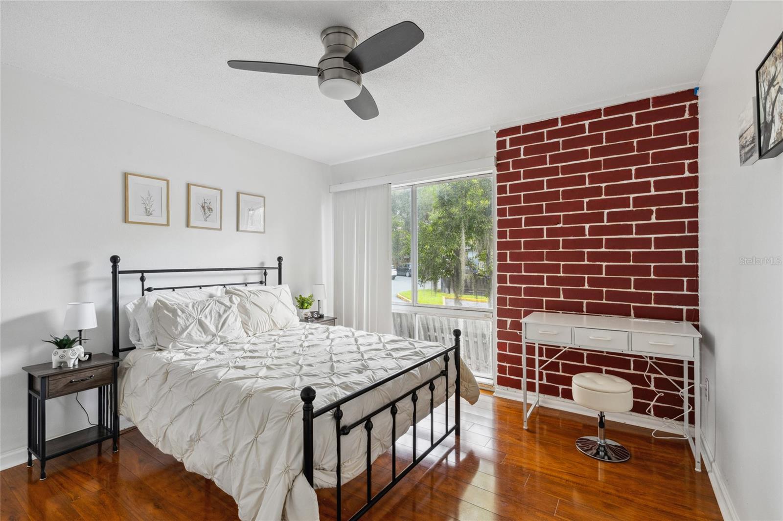 Image 11 of 18 For 1700 16th Court P24