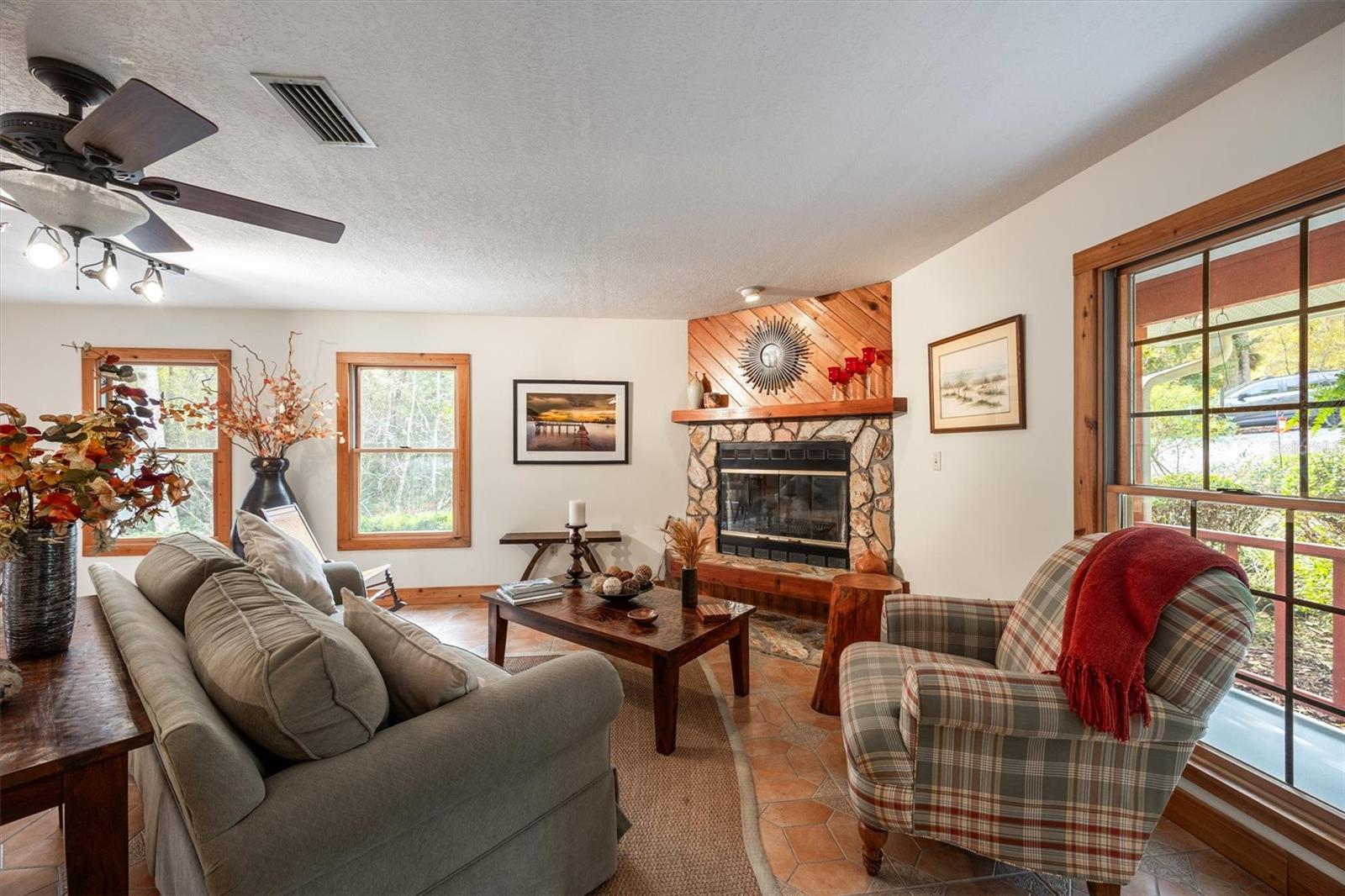 Image 17 of 72 For 22675 75th Avenue Road