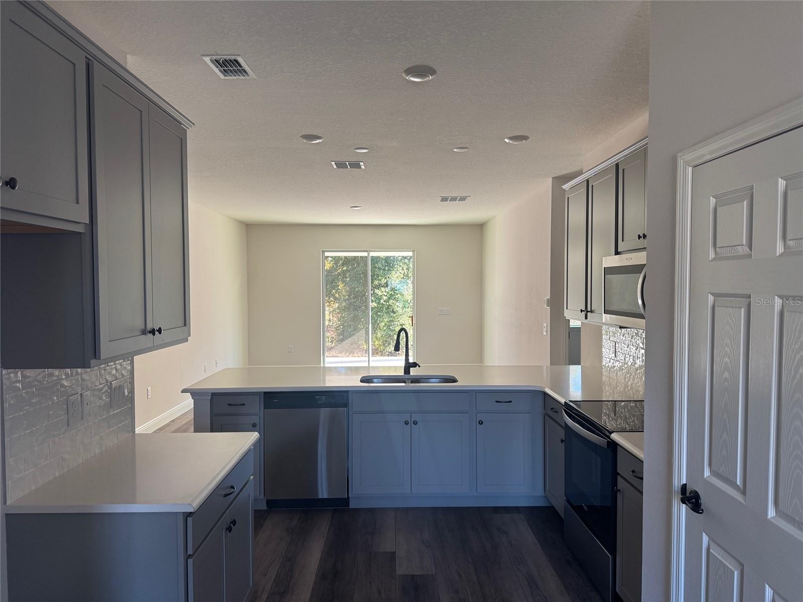 Image 11 of 50 For 10645 51st Avenue