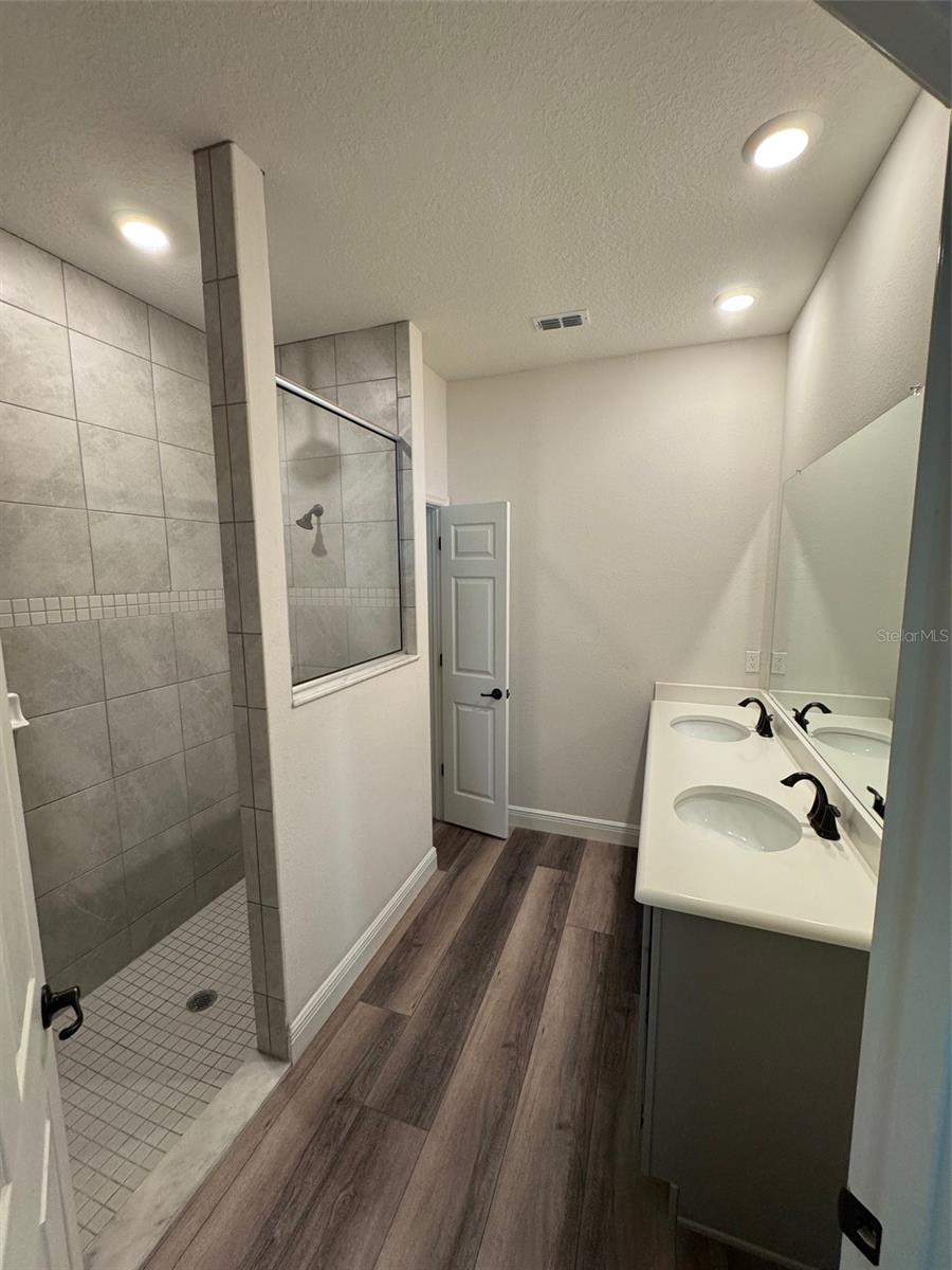 Image 23 of 50 For 10645 51st Avenue