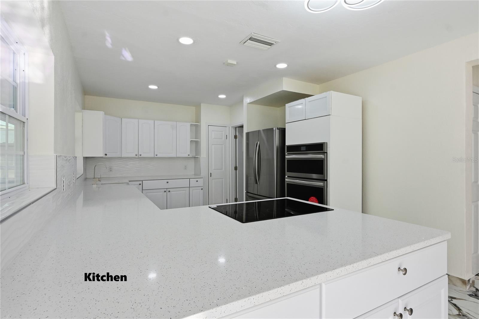 Image 12 of 39 For 174 Clubview Circle