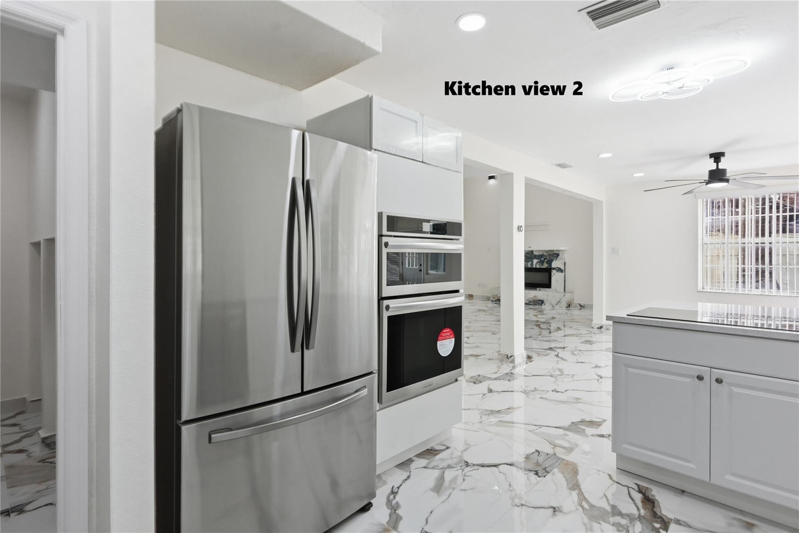 Image 13 of 39 For 174 Clubview Circle