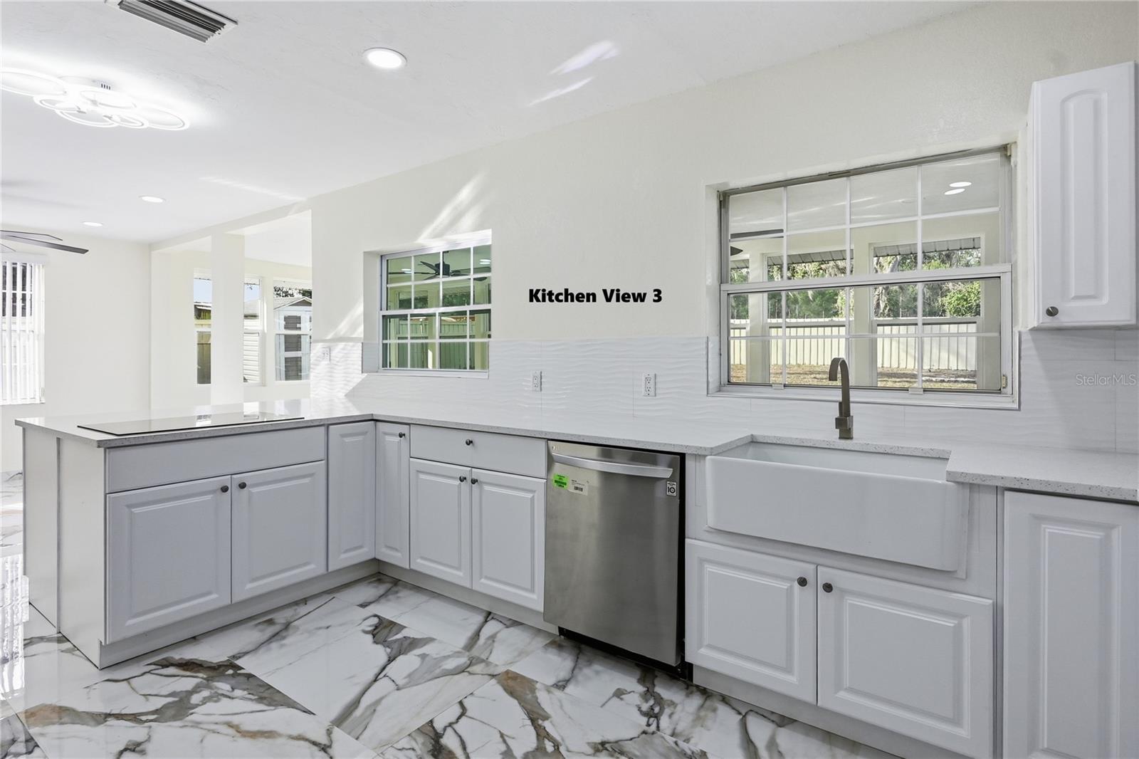 Image 14 of 39 For 174 Clubview Circle