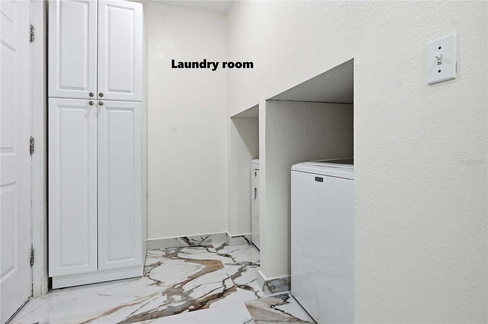 Image 15 of 39 For 174 Clubview Circle