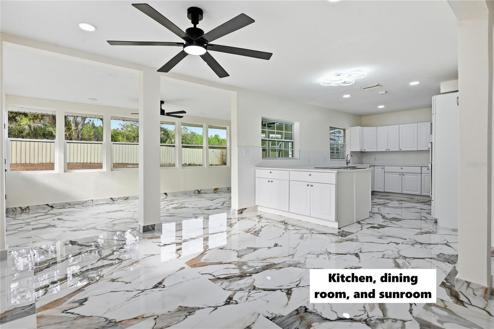 Image 18 of 39 For 174 Clubview Circle