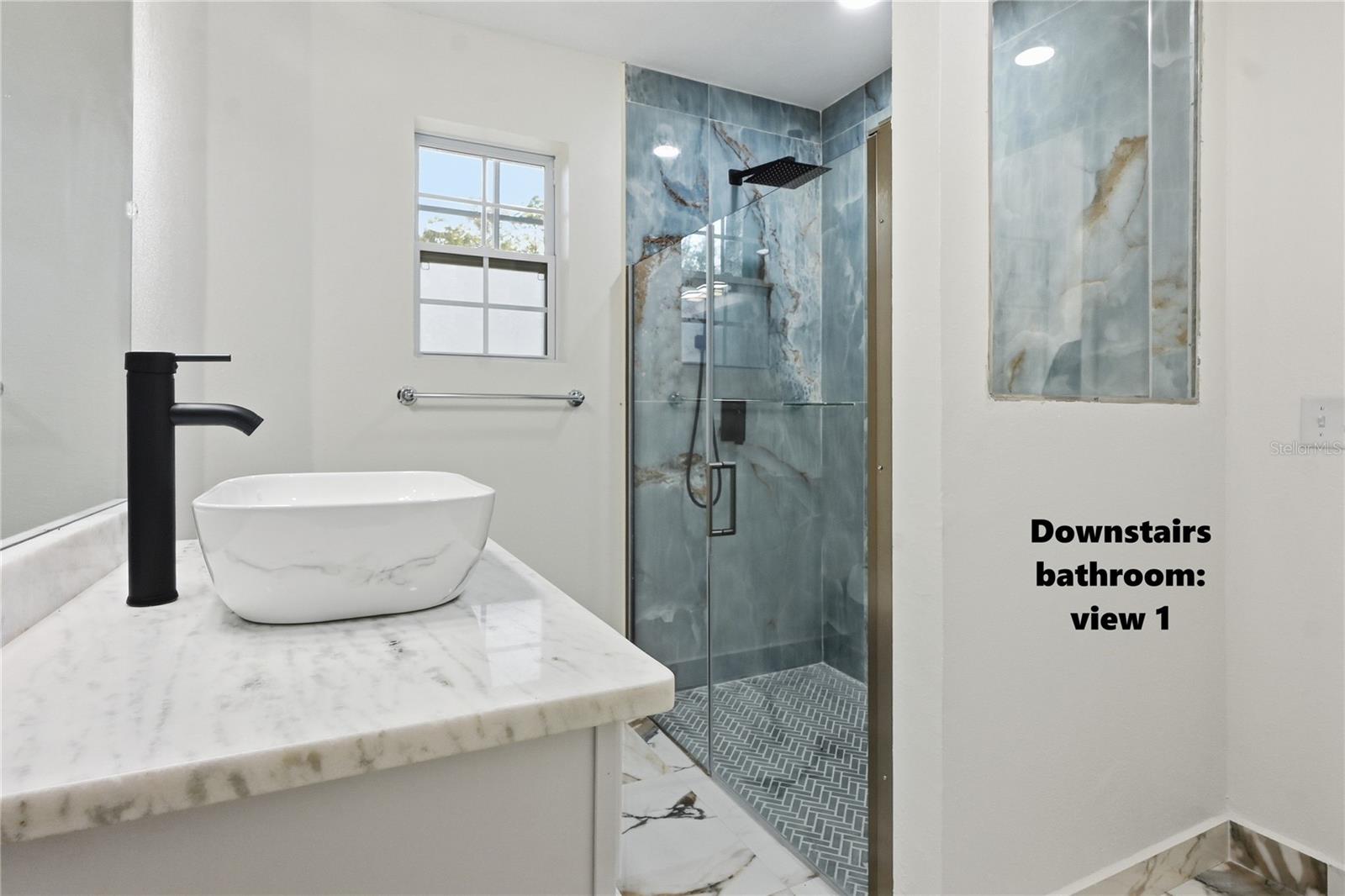 Image 22 of 39 For 174 Clubview Circle