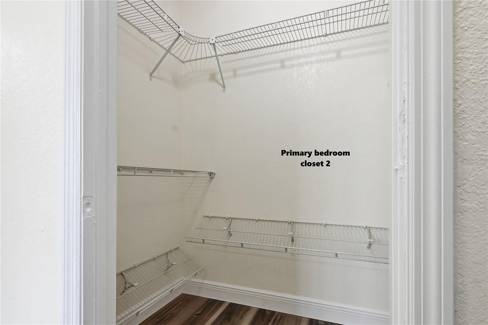 Image 27 of 39 For 174 Clubview Circle