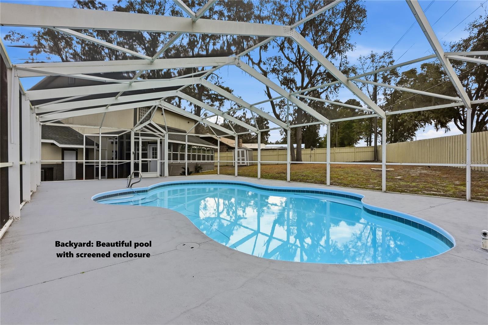 Image 5 of 39 For 174 Clubview Circle