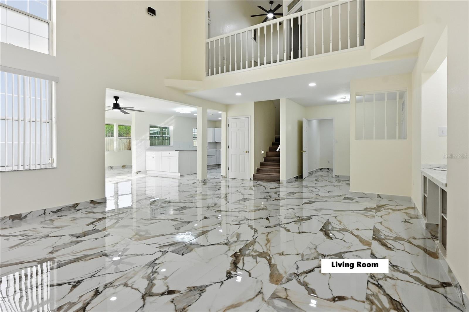 Image 7 of 39 For 174 Clubview Circle