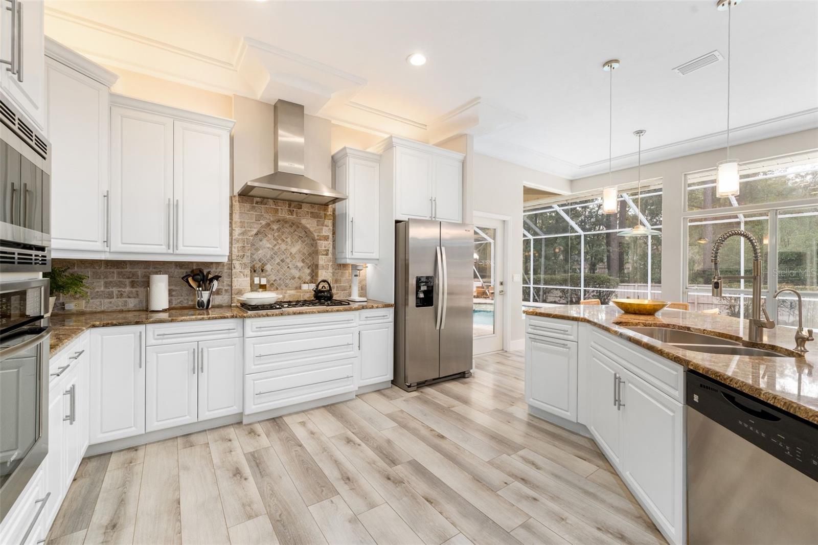 Listing photo id 10 for 8966 44th Lane