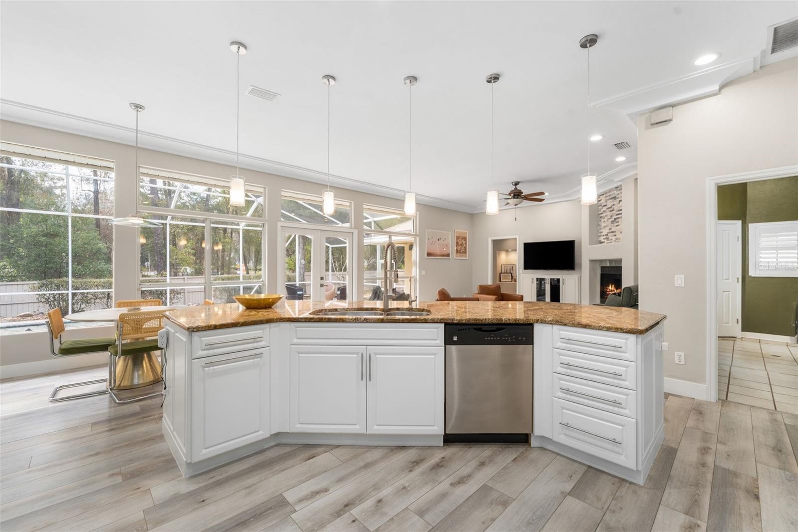 Listing photo id 11 for 8966 44th Lane