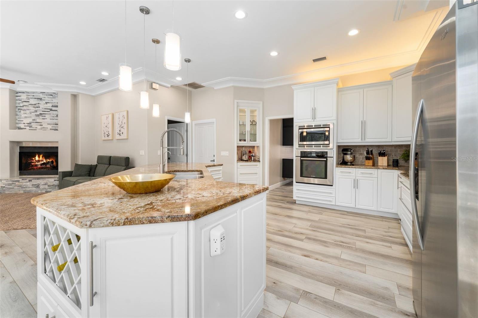 Listing photo id 12 for 8966 44th Lane