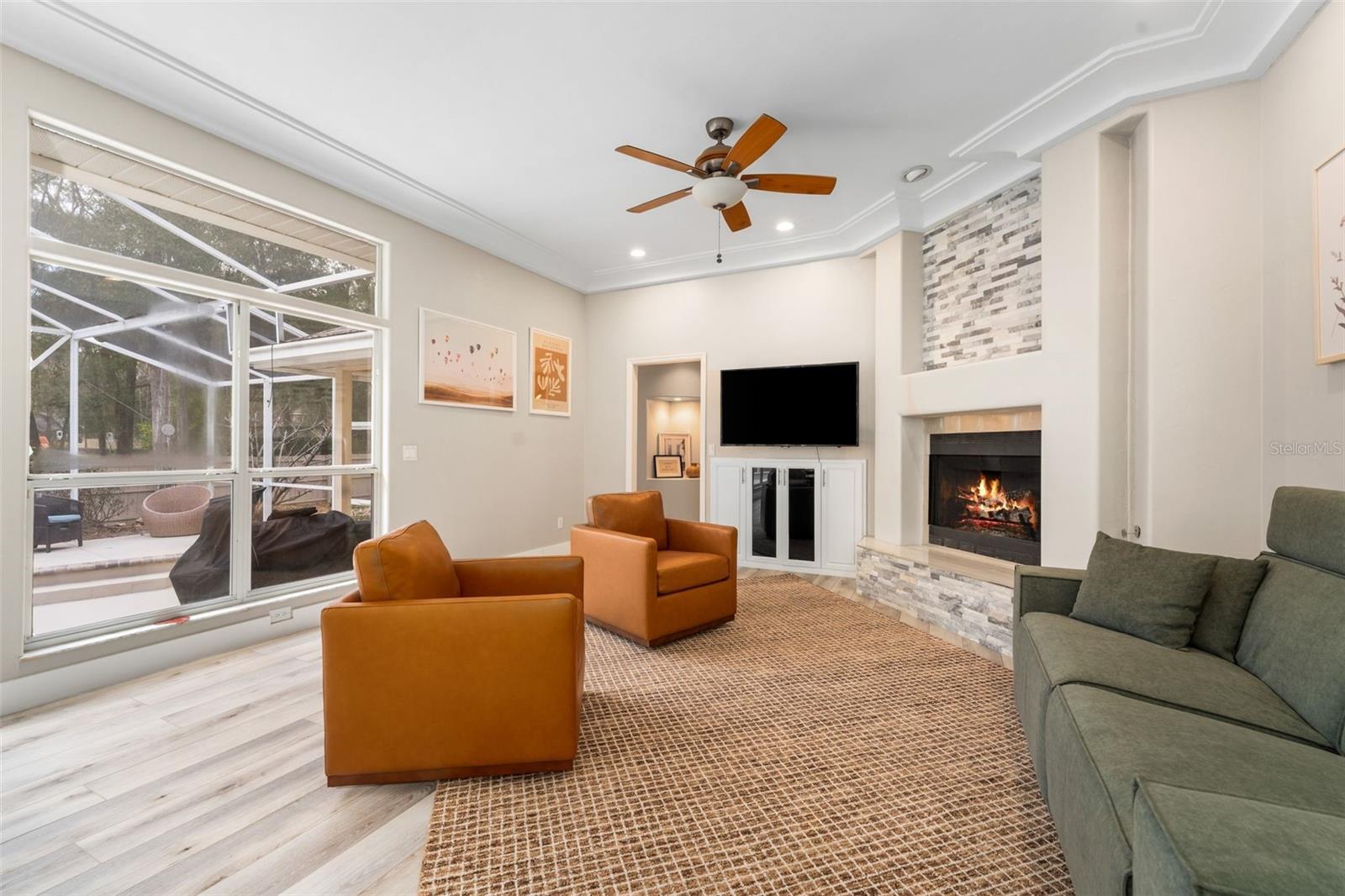 Listing photo id 18 for 8966 44th Lane