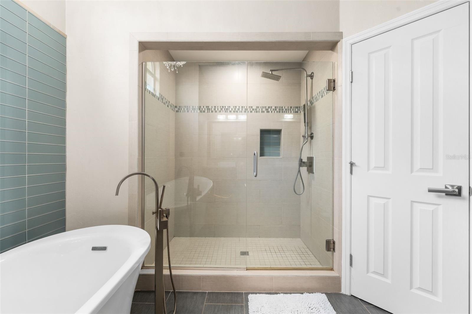 Listing photo id 24 for 8966 44th Lane