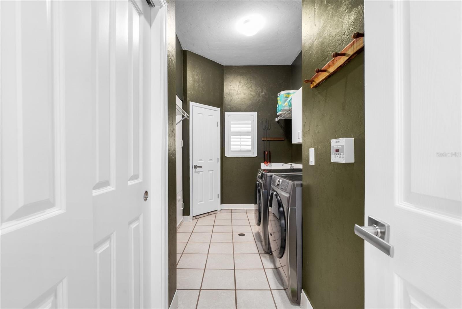 Listing photo id 27 for 8966 44th Lane