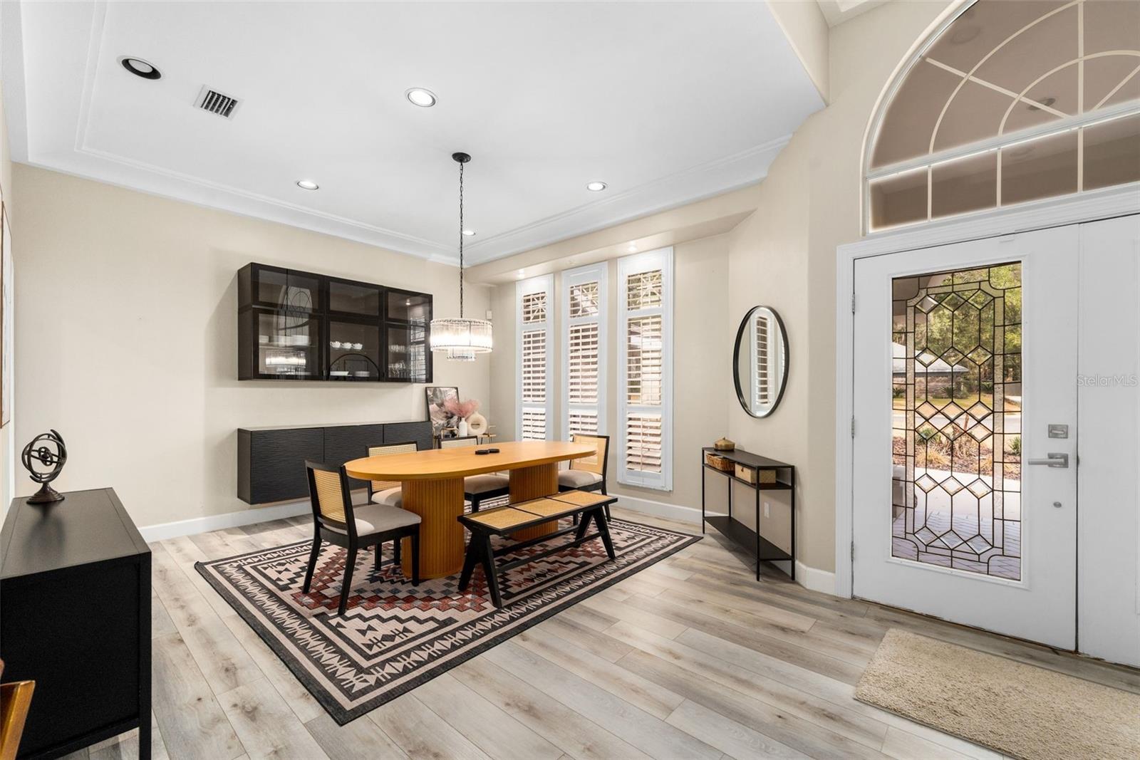 Listing photo id 2 for 8966 44th Lane